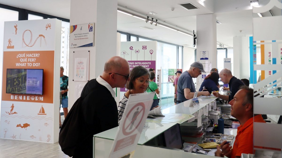 La Oficina de Turismo de El Torrejó incorporará una sala inmersiva para contar Benidorm de otra manera